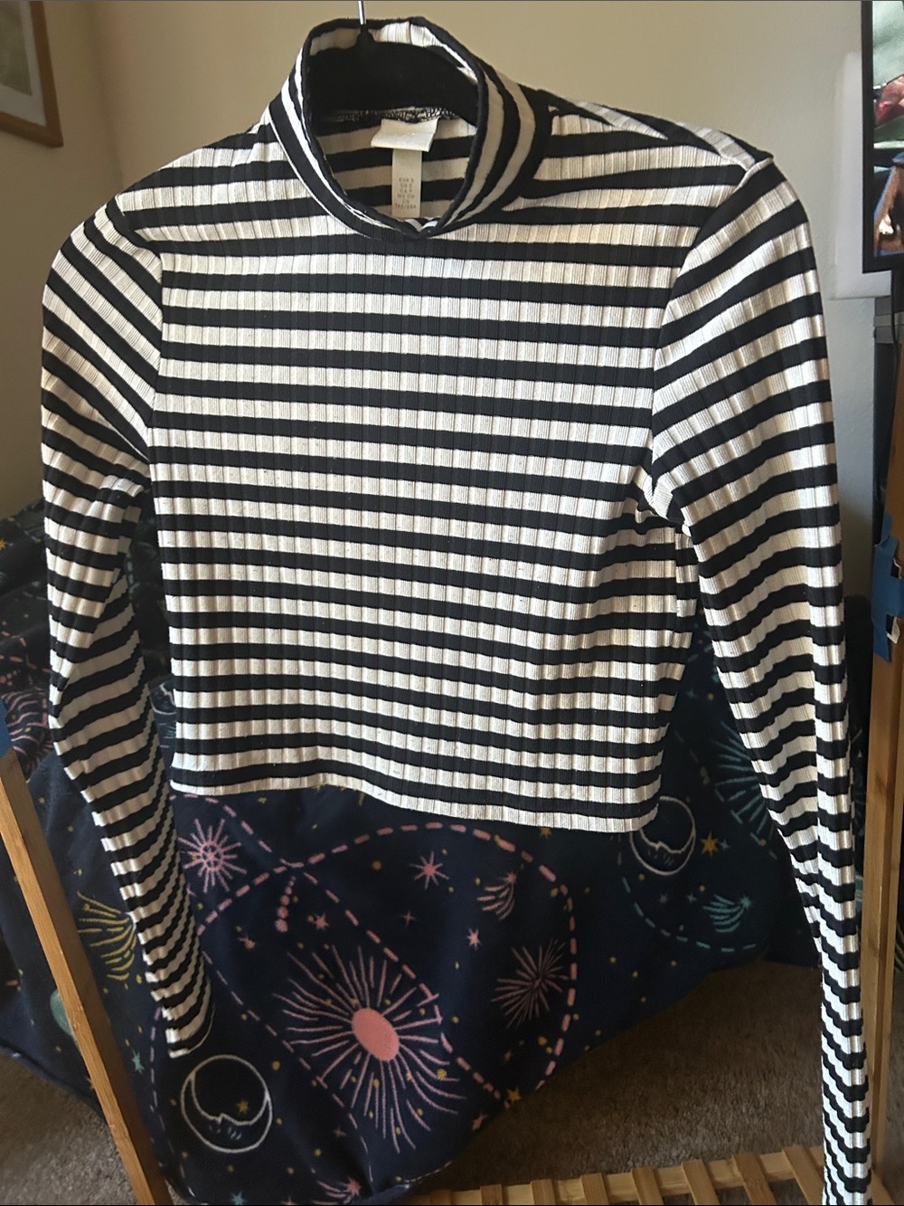 H&M Black and White Striped Ribbed Long Sleeve Crop Tee
